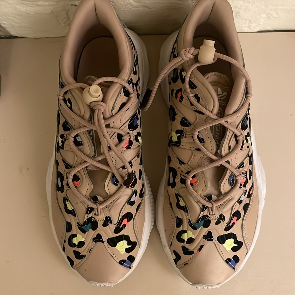 Adidas Ozweego Women’s Sneaker - Picture 2 of 9